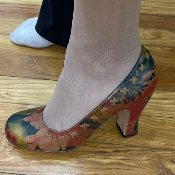 John Fluevog Daily Miracles: Fortune Floral - Picture 13 of 16